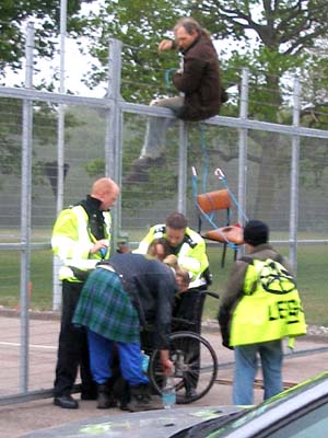 Aldermaston April blockade 1