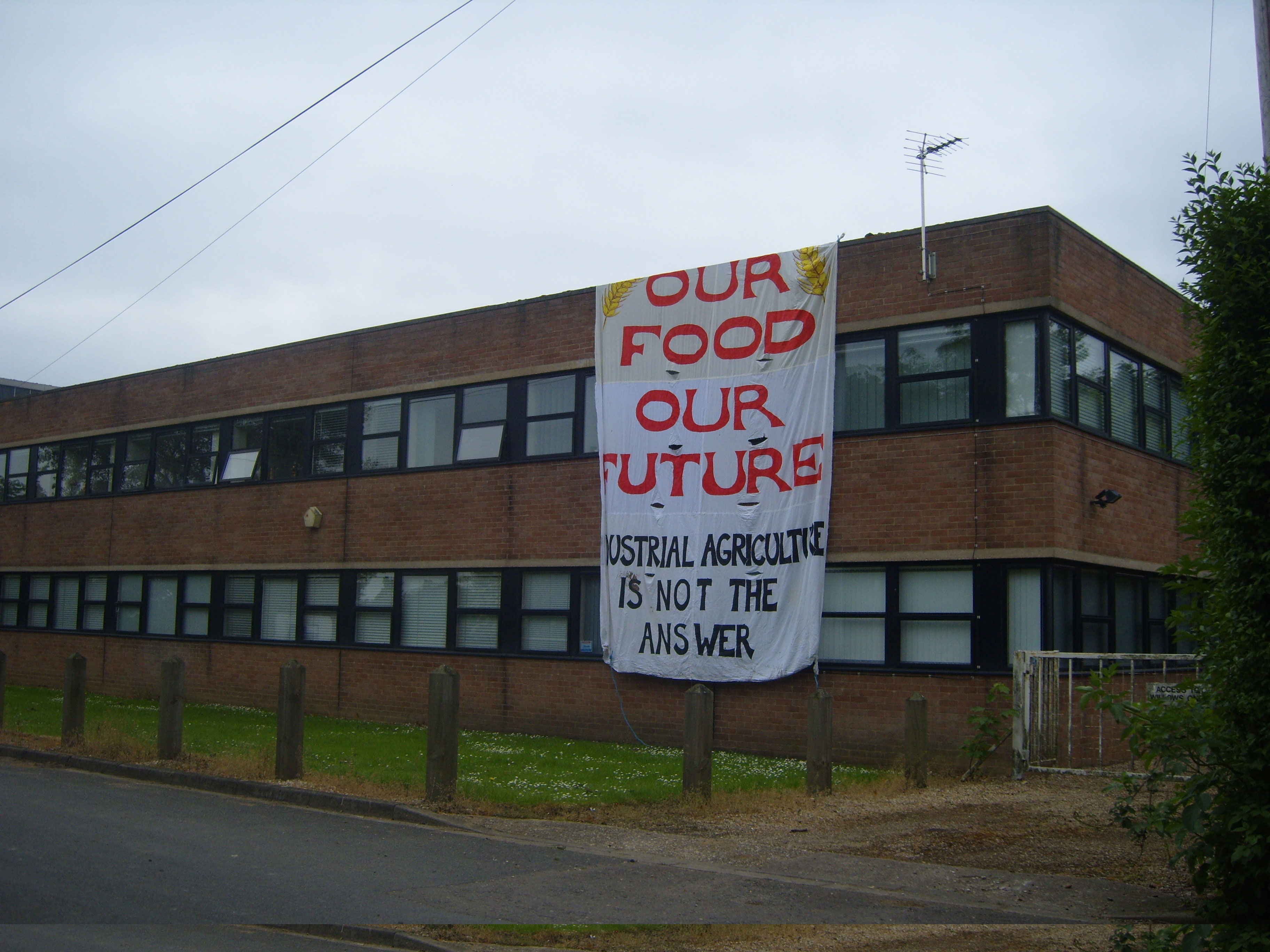 NIAB banner hang