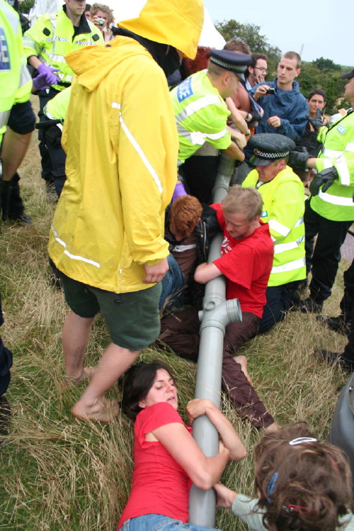 Police try to nick climate camp plumbing