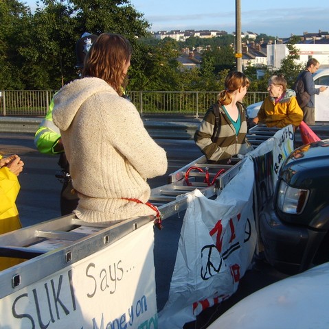 Devonport anti-nuke ladder blockade