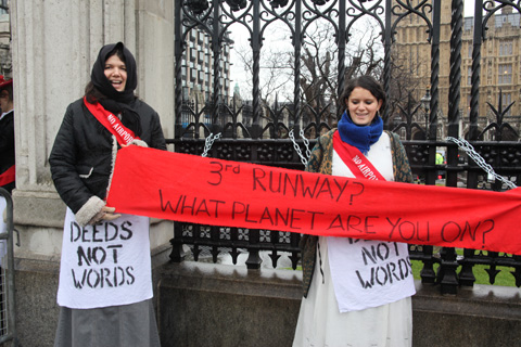 Climate Rush chained to parliament