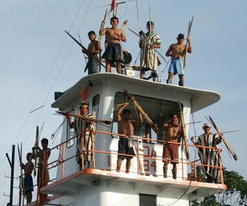 Peru oil boat occupation