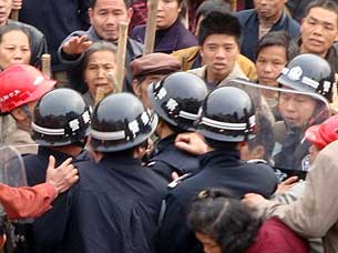 Land protesters in Pingle