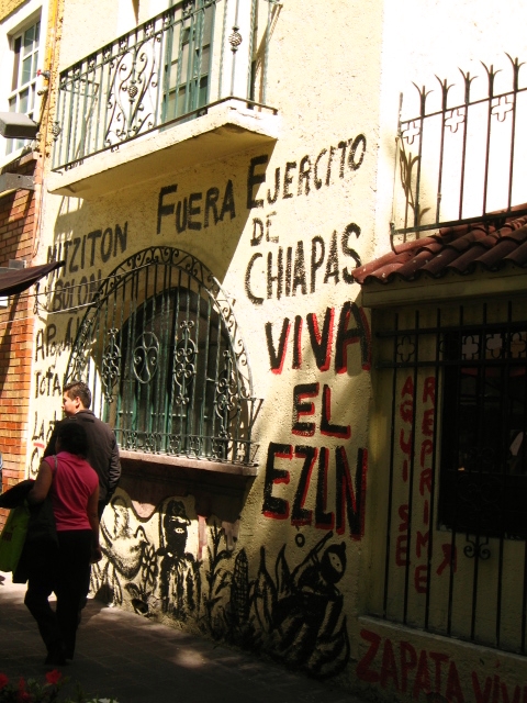 Zapatista solidarity grafitti