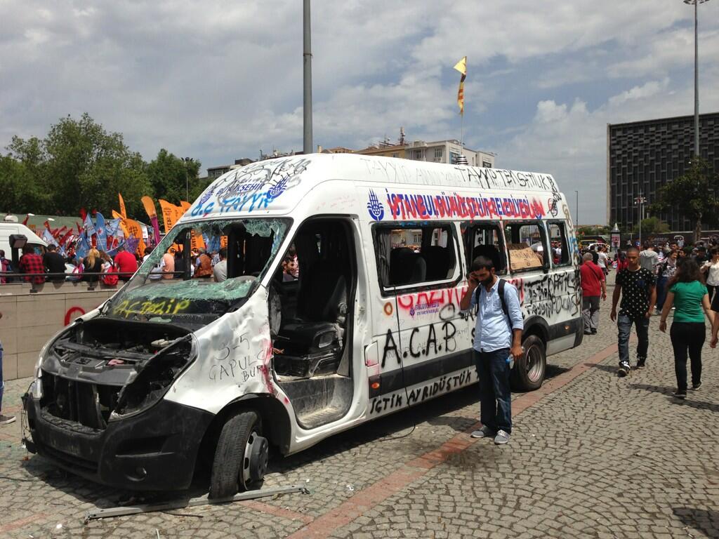 Istanbul Government Truck, one of many destroyed last night. Graffiti reads "You are not innocent anymore" #gezi pic.twitter.com/yFAKG78SYL