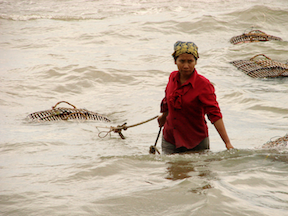 Regardless of the dam's progression, Chong inhabitants continue to express their discontent.